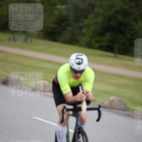 16.06.2024 - 26. Vierlanden-Triathlon Jannik Wohlers http://msf.ph/oto/6332625 16.06.2024 11:02:40 Radfahren 6, 89, 134, 142 meine-sportfotos.de