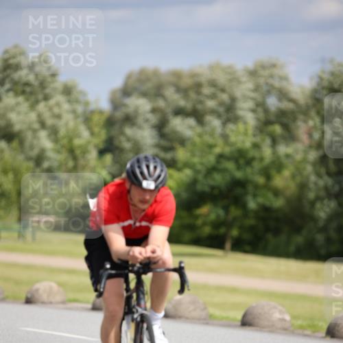 16.06.2024 - 26. Vierlanden-Triathlon Jannik Wohlers http://msf.ph/oto/6333353 16.06.2024 11:10:32 Radfahren 23, 39, 121 meine-sportfotos.de