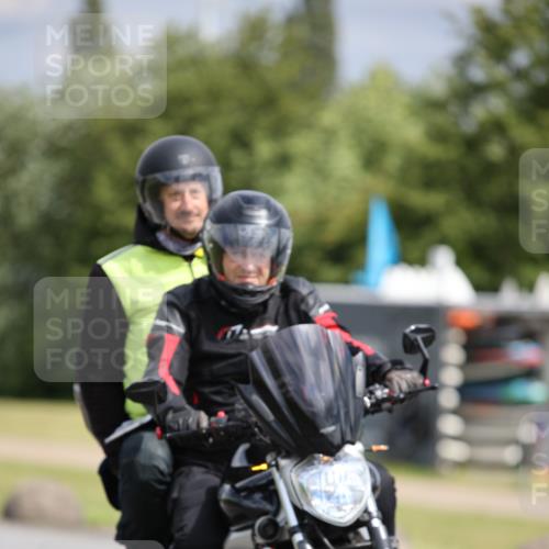 16.06.2024 - 26. Vierlanden-Triathlon Jannik Wohlers http://msf.ph/oto/6333431 16.06.2024 11:10:36 Radfahren 23, 39 meine-sportfotos.de