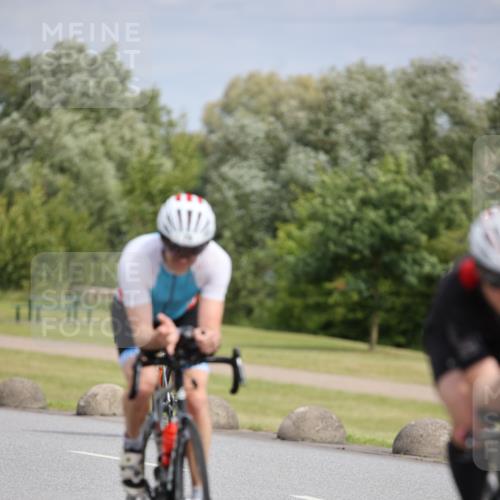 16.06.2024 - 26. Vierlanden-Triathlon Jannik Wohlers http://msf.ph/oto/6333525 16.06.2024 11:10:44 Radfahren 55, 78, 107, 170, 411 meine-sportfotos.de