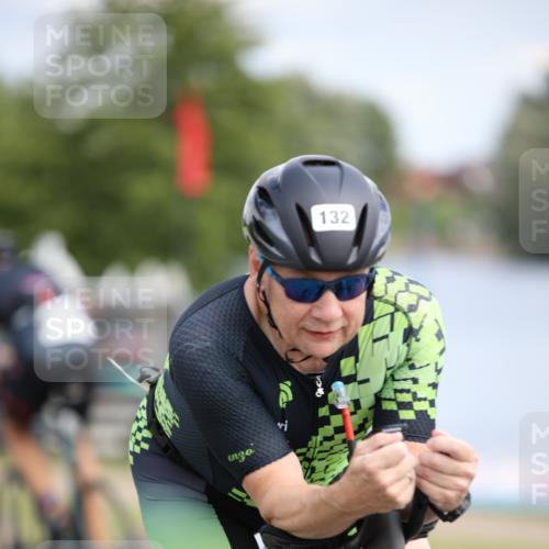 16.06.2024 - 26. Vierlanden-Triathlon Jannik Wohlers http://msf.ph/oto/6334420 16.06.2024 11:13:41 Radfahren 33, 107, 132, 150, 236, 392, 431 meine-sportfotos.de