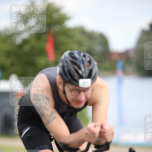 16.06.2024 - 26. Vierlanden-Triathlon Jannik Wohlers http://msf.ph/oto/6334471 16.06.2024 11:14:59 Radfahren 5, 27, 58, 98, 419 meine-sportfotos.de