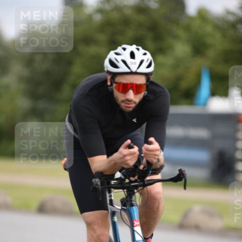 16.06.2024 - 26. Vierlanden-Triathlon Jannik Wohlers http://msf.ph/oto/6334497 16.06.2024 11:15:01 Radfahren 5, 12, 25, 27, 58, 98, 419 meine-sportfotos.de