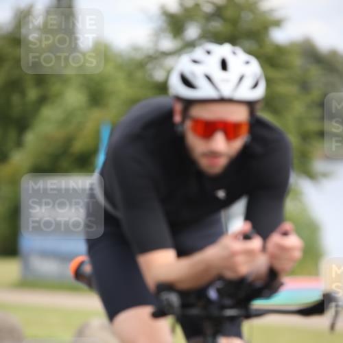 16.06.2024 - 26. Vierlanden-Triathlon Jannik Wohlers http://msf.ph/oto/6334509 16.06.2024 11:15:02 Radfahren 5, 12, 25, 27, 58, 98, 105, 419 meine-sportfotos.de
