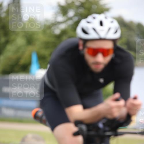 16.06.2024 - 26. Vierlanden-Triathlon Jannik Wohlers http://msf.ph/oto/6334511 16.06.2024 11:15:02 Radfahren 5, 12, 25, 27, 58, 98, 105, 419 meine-sportfotos.de