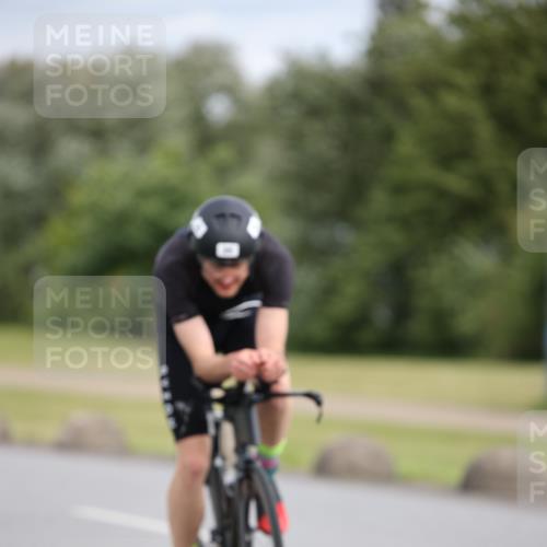 16.06.2024 - 26. Vierlanden-Triathlon Jannik Wohlers http://msf.ph/oto/6334514 16.06.2024 11:15:03 Radfahren 5, 12, 25, 27, 58, 98, 105, 419 meine-sportfotos.de
