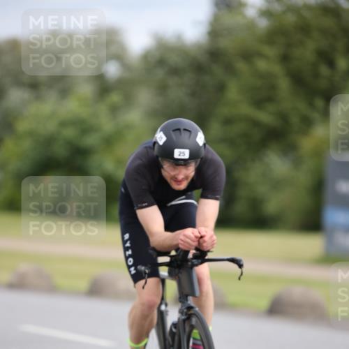 16.06.2024 - 26. Vierlanden-Triathlon Jannik Wohlers http://msf.ph/oto/6334520 16.06.2024 11:15:03 Radfahren 5, 12, 25, 27, 58, 98, 105, 419 meine-sportfotos.de