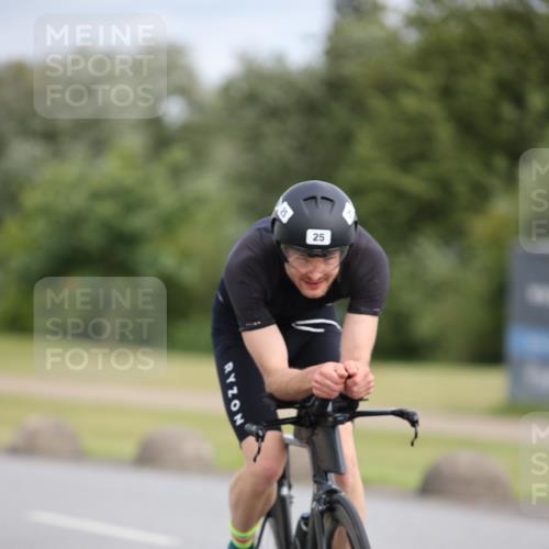 16.06.2024 - 26. Vierlanden-Triathlon Jannik Wohlers http://msf.ph/oto/6334522 16.06.2024 11:15:03 Radfahren 5, 12, 25, 27, 58, 98, 105, 419 meine-sportfotos.de