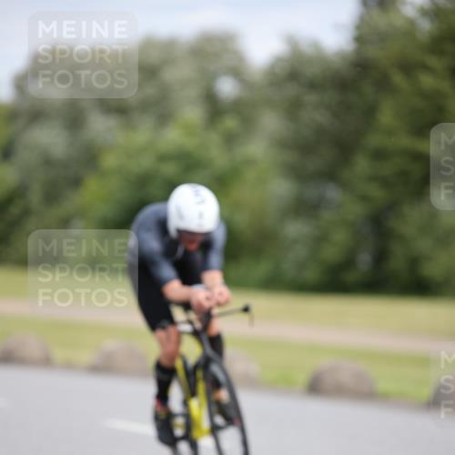 16.06.2024 - 26. Vierlanden-Triathlon Jannik Wohlers http://msf.ph/oto/6334531 16.06.2024 11:15:04 Radfahren 5, 12, 25, 27, 58, 98, 105, 419 meine-sportfotos.de