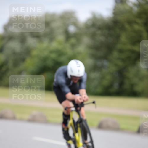 16.06.2024 - 26. Vierlanden-Triathlon Jannik Wohlers http://msf.ph/oto/6334534 16.06.2024 11:15:04 Radfahren 5, 12, 25, 27, 58, 98, 105, 419 meine-sportfotos.de