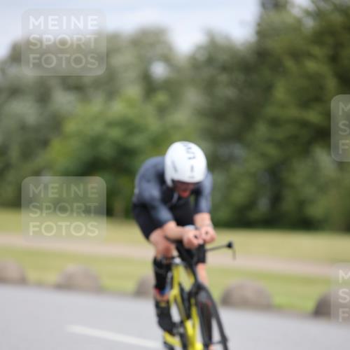 16.06.2024 - 26. Vierlanden-Triathlon Jannik Wohlers http://msf.ph/oto/6334536 16.06.2024 11:15:04 Radfahren 5, 12, 25, 27, 58, 98, 105, 419 meine-sportfotos.de