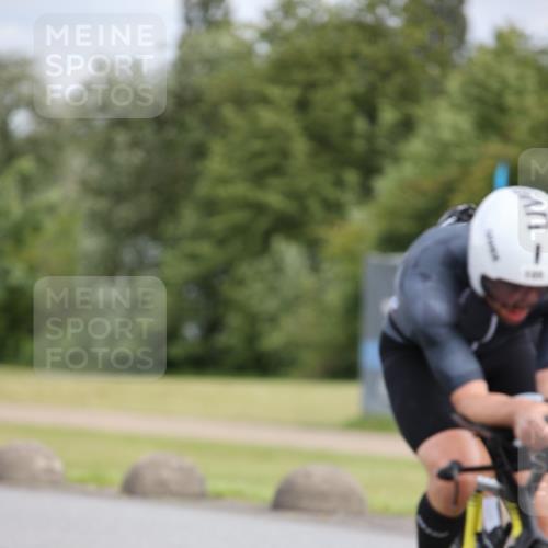 16.06.2024 - 26. Vierlanden-Triathlon Jannik Wohlers http://msf.ph/oto/6334558 16.06.2024 11:15:04 Radfahren 5, 12, 25, 27, 58, 98, 105, 419 meine-sportfotos.de