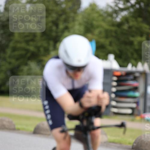 16.06.2024 - 26. Vierlanden-Triathlon Jannik Wohlers http://msf.ph/oto/6334620 16.06.2024 11:16:07 Radfahren 18, 107, 420 meine-sportfotos.de