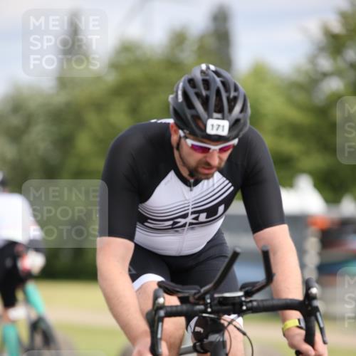 16.06.2024 - 26. Vierlanden-Triathlon Jannik Wohlers http://msf.ph/oto/6334851 16.06.2024 11:17:19 Radfahren 21, 23, 63, 171, 203, 410, 426, 440, 453 meine-sportfotos.de