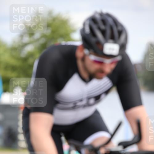 16.06.2024 - 26. Vierlanden-Triathlon Jannik Wohlers http://msf.ph/oto/6334877 16.06.2024 11:17:19 Radfahren 21, 23, 63, 171, 203, 410, 426, 440, 453 meine-sportfotos.de