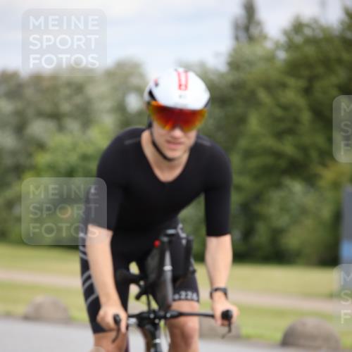 16.06.2024 - 26. Vierlanden-Triathlon Jannik Wohlers http://msf.ph/oto/6334903 16.06.2024 11:17:30 Radfahren 41, 45, 71, 217, 388 meine-sportfotos.de
