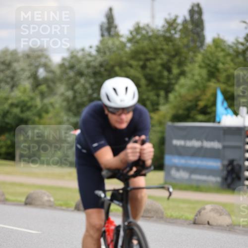 16.06.2024 - 26. Vierlanden-Triathlon Jannik Wohlers http://msf.ph/oto/6335032 16.06.2024 11:18:09 Radfahren 25, 83, 105, 359, 370, 438, 470 meine-sportfotos.de