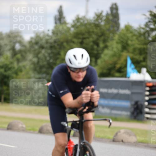 16.06.2024 - 26. Vierlanden-Triathlon Jannik Wohlers http://msf.ph/oto/6335034 16.06.2024 11:18:09 Radfahren 25, 83, 105, 359, 370, 438, 470 meine-sportfotos.de