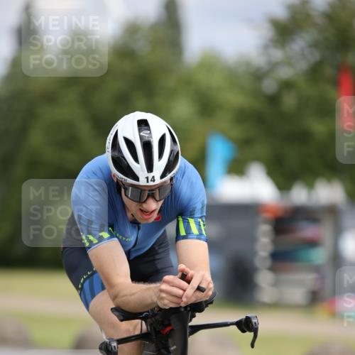 16.06.2024 - 26. Vierlanden-Triathlon Jannik Wohlers http://msf.ph/oto/6335339 16.06.2024 11:20:07 Radfahren 14, 150 meine-sportfotos.de