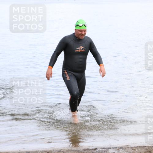 16.06.2024 - 26. Vierlanden-Triathlon Strokosch-Dieckow http://msf.ph/oto/6338621 16.06.2024 11:10:18 Schwimmen 408, 421, 408, 421 meine-sportfotos.de