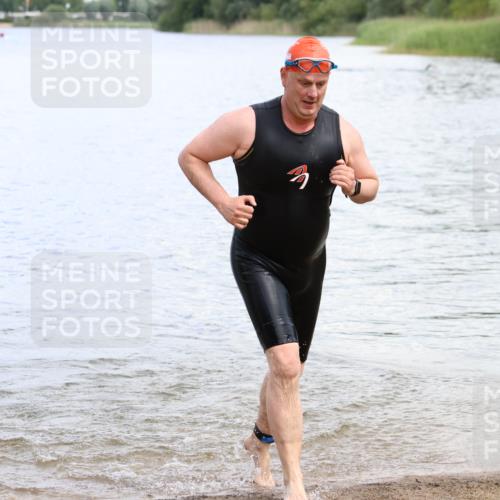 16.06.2024 - 26. Vierlanden-Triathlon Strokosch-Dieckow http://msf.ph/oto/6338636 16.06.2024 11:10:55 Schwimmen 473, 473 meine-sportfotos.de
