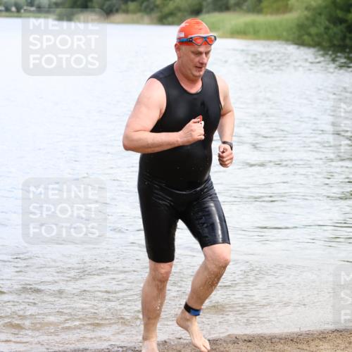 16.06.2024 - 26. Vierlanden-Triathlon Strokosch-Dieckow http://msf.ph/oto/6338638 16.06.2024 11:10:55 Schwimmen 473, 473 meine-sportfotos.de