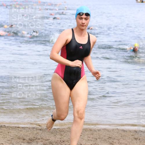16.06.2024 - 26. Vierlanden-Triathlon Strokosch-Dieckow http://msf.ph/oto/6338806 16.06.2024 11:16:30 Schwimmen 484, 543, 597, 621, 625, 484, 543, 597, 621, 625 meine-sportfotos.de