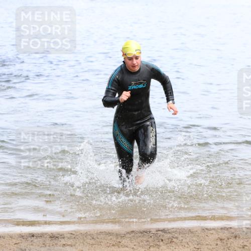 16.06.2024 - 26. Vierlanden-Triathlon Strokosch-Dieckow http://msf.ph/oto/6338814 16.06.2024 11:16:41 Schwimmen 484, 502, 568, 577, 597, 637, 484, 502, 568, 577, 597, 637 meine-sportfotos.de