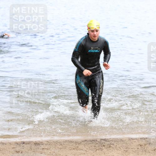 16.06.2024 - 26. Vierlanden-Triathlon Strokosch-Dieckow http://msf.ph/oto/6338816 16.06.2024 11:16:41 Schwimmen 484, 502, 568, 577, 597, 637, 484, 502, 568, 577, 597, 637 meine-sportfotos.de