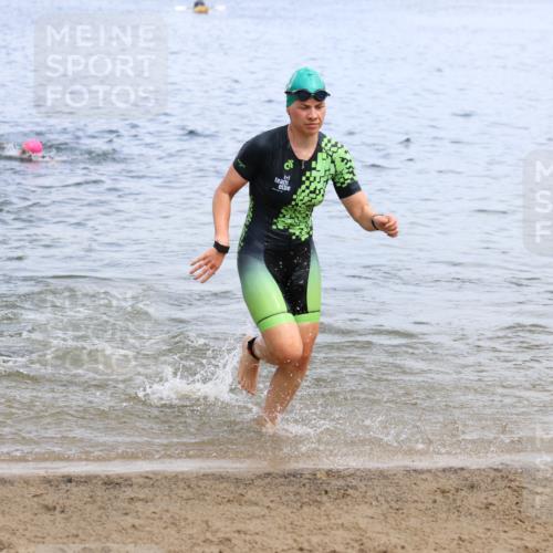 16.06.2024 - 26. Vierlanden-Triathlon Strokosch-Dieckow http://msf.ph/oto/6338820 16.06.2024 11:16:44 Schwimmen 482, 484, 502, 549, 568, 577, 637, 482, 484, 502, 549, 568, 577, 637 meine-sportfotos.de