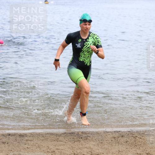 16.06.2024 - 26. Vierlanden-Triathlon Strokosch-Dieckow http://msf.ph/oto/6338821 16.06.2024 11:16:44 Schwimmen 482, 484, 502, 549, 568, 577, 637, 482, 484, 502, 549, 568, 577, 637 meine-sportfotos.de