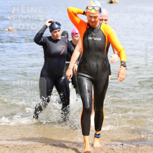 16.06.2024 - 26. Vierlanden-Triathlon Strokosch-Dieckow http://msf.ph/oto/6339044 16.06.2024 11:19:55 Schwimmen 498, 501, 515, 517, 527, 536, 539, 547, 554, 572, 573, 575, 588, 623, 632, 643, 498, 501, 515, 517, 527, 536, 539, 547, 554, 572, 573, 575, 588, 623, 632, 643 meine-sportfotos.de