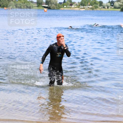 16.06.2024 - 26. Vierlanden-Triathlon Strokosch-Dieckow http://msf.ph/oto/6339203 16.06.2024 11:50:41 Schwimmen 701, 701 meine-sportfotos.de