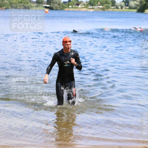 16.06.2024 - 26. Vierlanden-Triathlon Strokosch-Dieckow http://msf.ph/oto/6339206 16.06.2024 11:50:41 Schwimmen 701, 701 meine-sportfotos.de