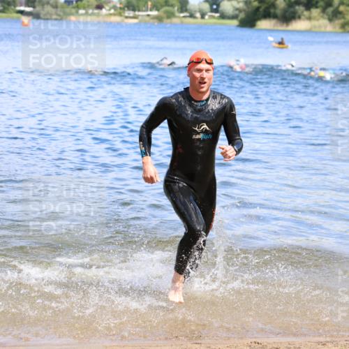 16.06.2024 - 26. Vierlanden-Triathlon Strokosch-Dieckow http://msf.ph/oto/6339214 16.06.2024 11:50:42 Schwimmen 701, 701 meine-sportfotos.de