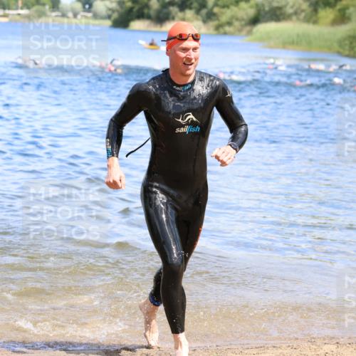 16.06.2024 - 26. Vierlanden-Triathlon Strokosch-Dieckow http://msf.ph/oto/6339220 16.06.2024 11:50:43 Schwimmen 701, 701 meine-sportfotos.de