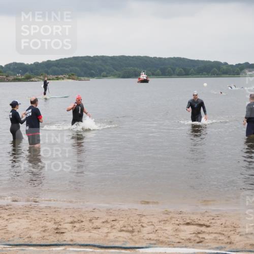 23.06.2024 - Viking Triathlon MichiJ http://msf.ph/oto/6342711 23.06.2024 10:25:33 Schwimmen 658, 662 meine-sportfotos.de