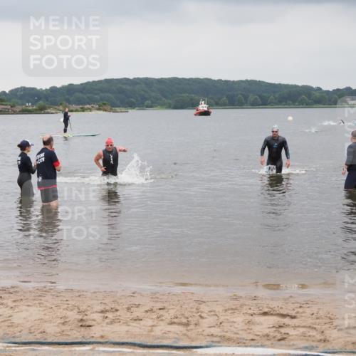 23.06.2024 - Viking Triathlon MichiJ http://msf.ph/oto/6342715 23.06.2024 10:25:33 Schwimmen 658, 662 meine-sportfotos.de