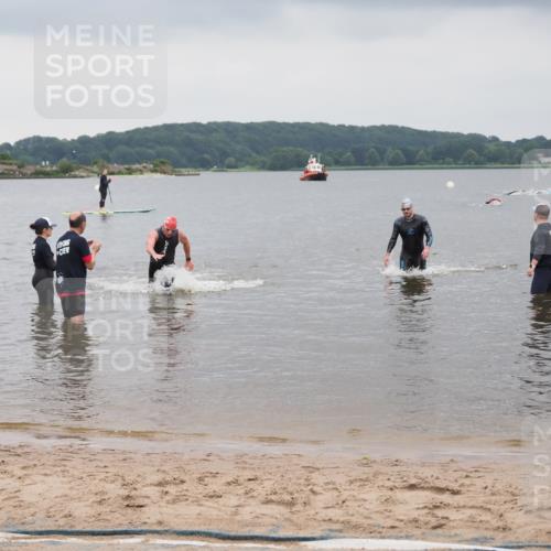 23.06.2024 - Viking Triathlon MichiJ http://msf.ph/oto/6342716 23.06.2024 10:25:33 Schwimmen 658, 662 meine-sportfotos.de