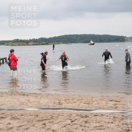 23.06.2024 - Viking Triathlon MichiJ http://msf.ph/oto/6342722 23.06.2024 10:25:35 Schwimmen 658, 662 meine-sportfotos.de