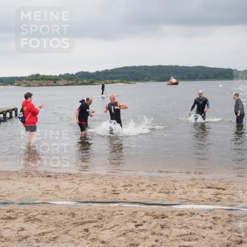 23.06.2024 - Viking Triathlon MichiJ http://msf.ph/oto/6342723 23.06.2024 10:25:36 Schwimmen 658, 662 meine-sportfotos.de