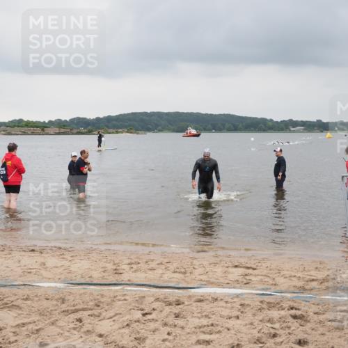 23.06.2024 - Viking Triathlon MichiJ http://msf.ph/oto/6342739 23.06.2024 10:25:39 Schwimmen 658, 662 meine-sportfotos.de