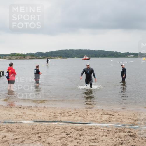 23.06.2024 - Viking Triathlon MichiJ http://msf.ph/oto/6342742 23.06.2024 10:25:40 Schwimmen 658, 662 meine-sportfotos.de