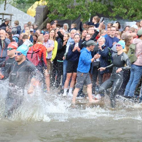 23.06.2024 - Viking Triathlon H.Heesch http://msf.ph/oto/6342854 23.06.2024 10:01:35 Schwimmen 12, 104, 107, 178, 242, 261, 316, 386, 453, 486, 498, 623 meine-sportfotos.de