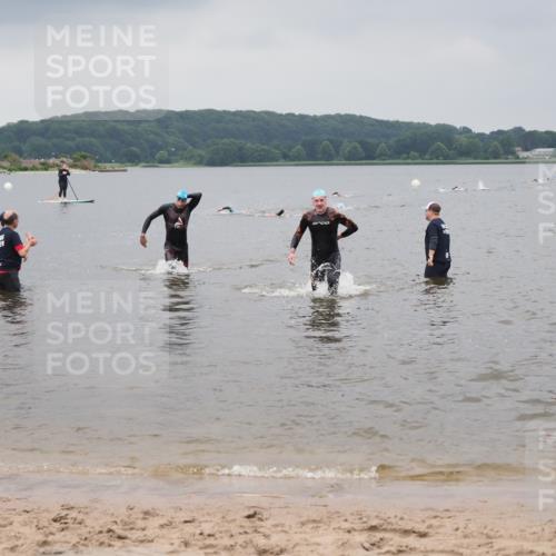 23.06.2024 - Viking Triathlon MichiJ http://msf.ph/oto/6343010 23.06.2024 10:28:30 Schwimmen 73, 76, 263 meine-sportfotos.de
