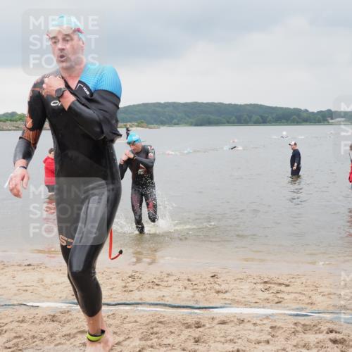 23.06.2024 - Viking Triathlon MichiJ http://msf.ph/oto/6343027 23.06.2024 10:28:41 Schwimmen 73, 76 meine-sportfotos.de