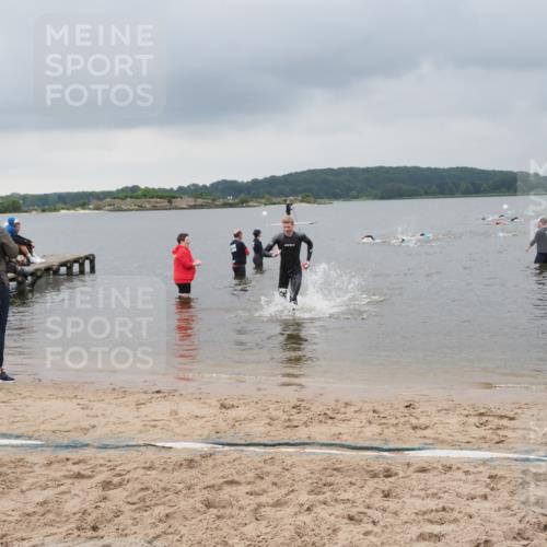 23.06.2024 - Viking Triathlon MichiJ http://msf.ph/oto/6343111 23.06.2024 10:29:29 Schwimmen 613 meine-sportfotos.de
