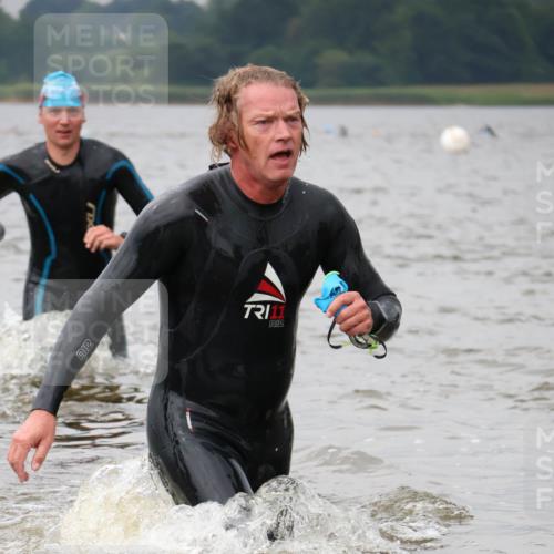 23.06.2024 - Viking Triathlon H.Heesch http://msf.ph/oto/6343204 23.06.2024 10:33:19 Schwimmen 118, 183, 626 meine-sportfotos.de