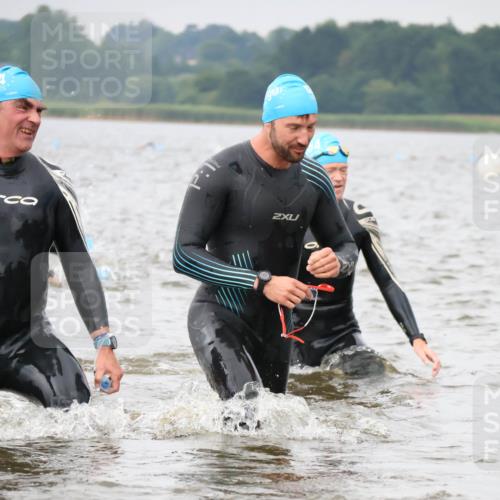 23.06.2024 - Viking Triathlon H.Heesch http://msf.ph/oto/6343396 23.06.2024 10:35:00 Schwimmen 218, 242, 299, 541 meine-sportfotos.de