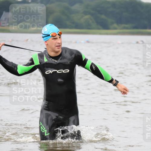 23.06.2024 - Viking Triathlon H.Heesch http://msf.ph/oto/6343404 23.06.2024 10:35:12 Schwimmen 101, 104, 120, 218, 454 meine-sportfotos.de